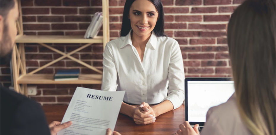 Cómo responder a “¿Por qué deberíamos contratarte?” y triunfar en tu entrevista de trabajo