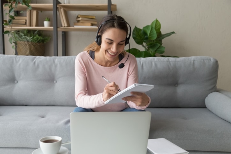 Aprender inglés con apps y viajes: destinos económicos y las mejores herramientas digitales