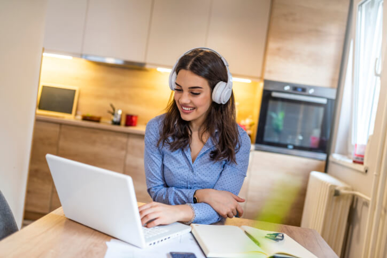 Conoce la UOC desde casa: participa en el Open Day 100 % online y empieza tu carrera universitaria