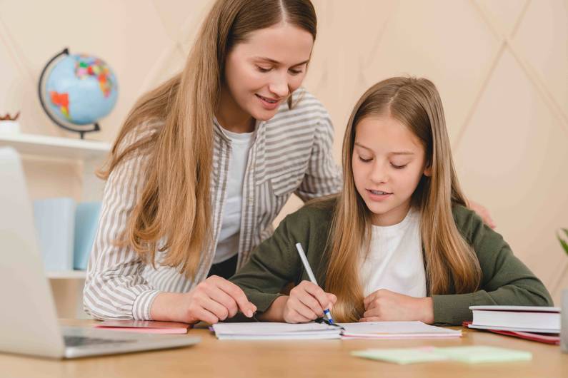 8 trabajos ideales para jóvenes sin experiencia que quieren ganar dinero y aprender