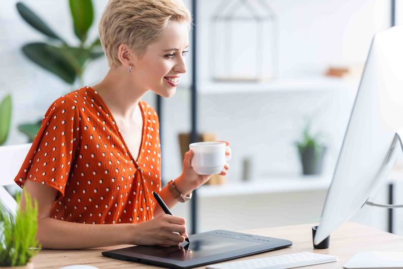 7 profesiones STEM con alta demanda que puedes ejercer desde casa o como freelancer