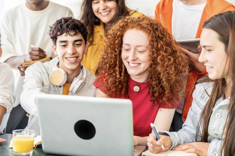 Impulsa tu carrera en el mundo financiero digital con el programa Graduate de Santander